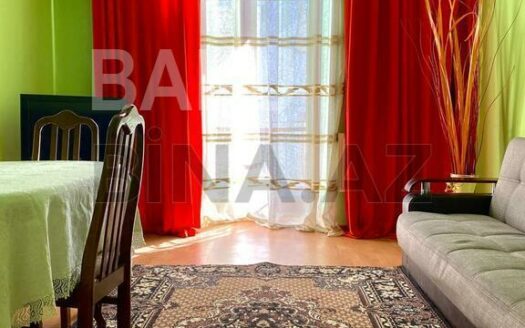 3 Room Old Apartment for Sale in Baku