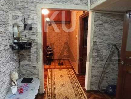 5-Room Old Apartment for Sale in Baku