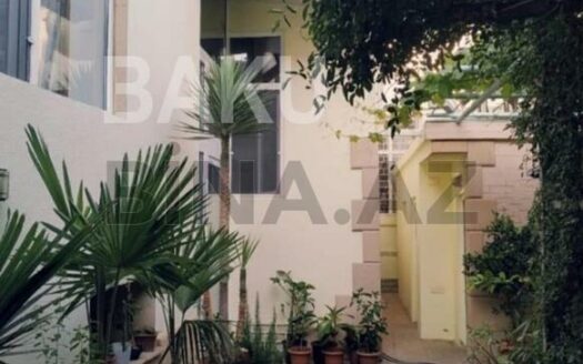 6 Room House / Villa for Sale in Baku