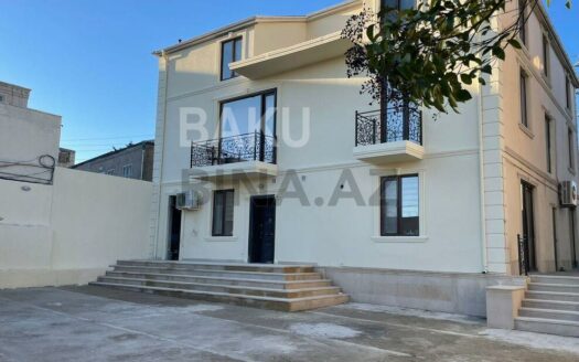 8 Room House / Villa for Sale in Baku