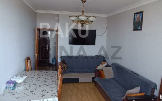 3 Room Old Apartment for Sale in Baku