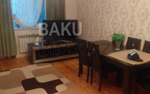 4 Room Old Apartment for Sale in Baku