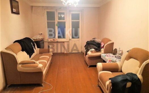 3 Room Old Apartment for Sale in Baku