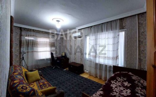 3 Room Old Apartment for Sale in Baku