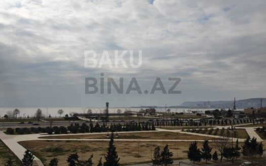 3 Room Old Apartment for Sale in Baku