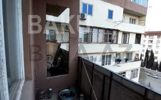 3 Room Old Apartment for Sale in Baku