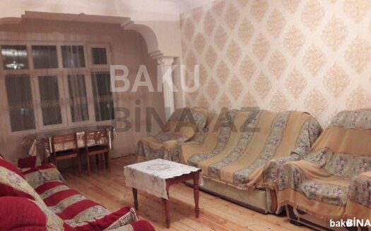 4 Room Old Apartment for Sale in Baku