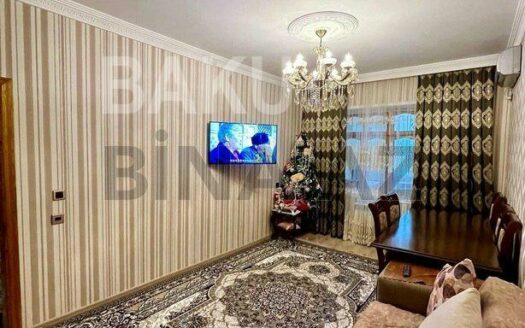 4 Room Old Apartment for Sale in Baku