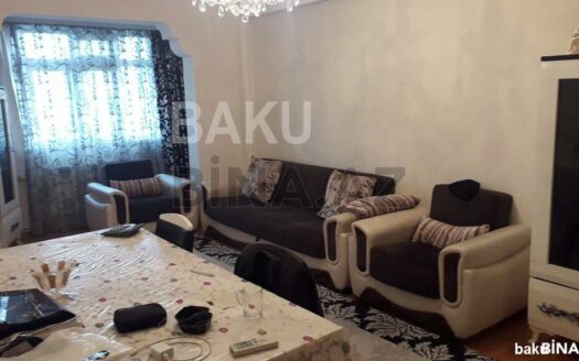 4 Room Old Apartment for Sale in Baku