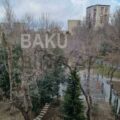 5-Room Old Apartment for Sale in Baku