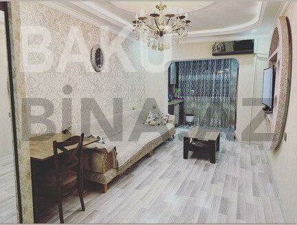 3 Room Old Apartment for Sale in Baku