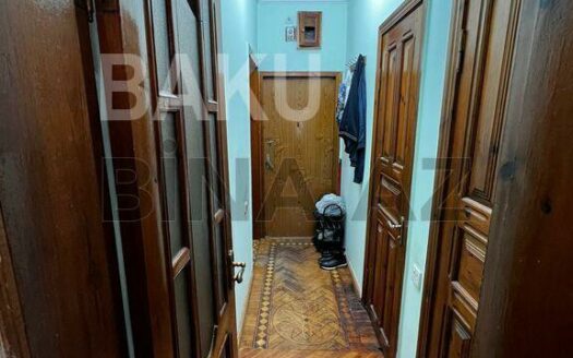 2 Rooms Old Apartment for Sale in Baku