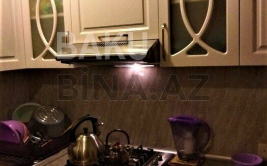 3 Room Old Apartment for Sale in Baku