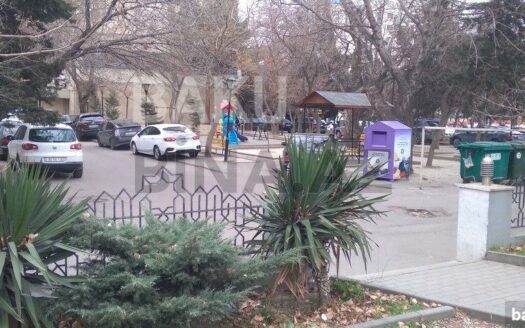 2 Rooms Old Apartment for Sale in Baku