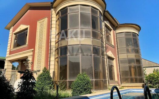 6 Room House / Villa for Sale in Baku