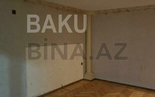 3 Room Old Apartment for Sale in Baku