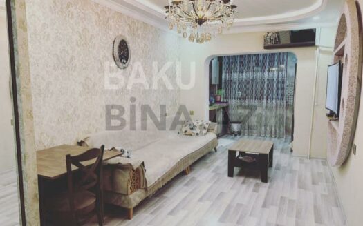 3 Room Old Apartment for Sale in Baku