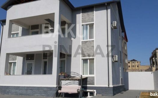 7 Room House / Villa for Sale in Baku