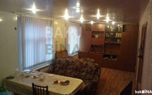 3 Room Old Apartment for Sale in Baku