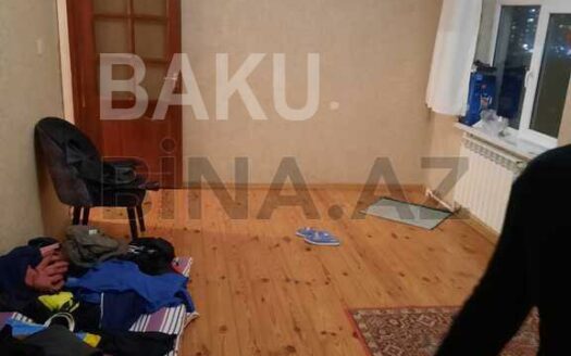 2 Rooms Old Apartment for Sale in Baku