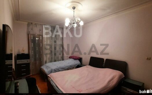 3 Room Old Apartment for Sale in Baku