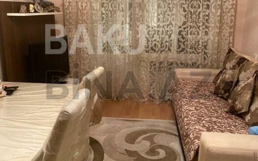 3 Room Old Apartment for Sale in Baku