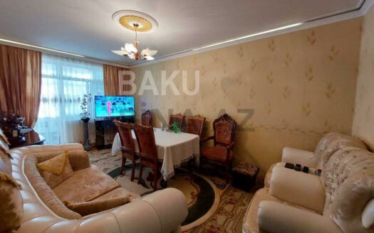 3 Room Old Apartment for Sale in Baku