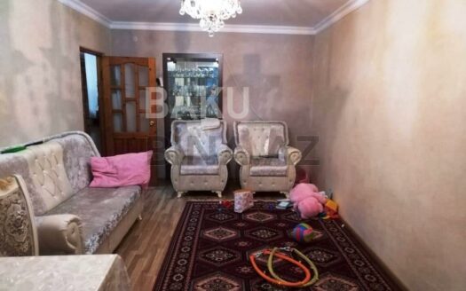 3 Room Old Apartment for Sale in Baku