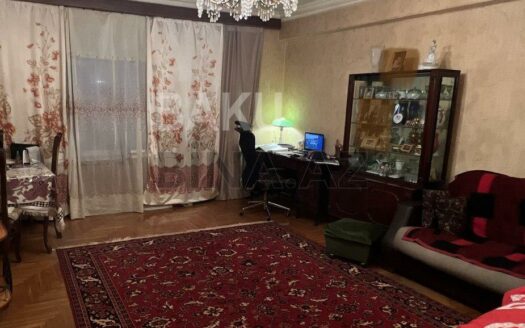 3 Room Old Apartment for Sale in Baku