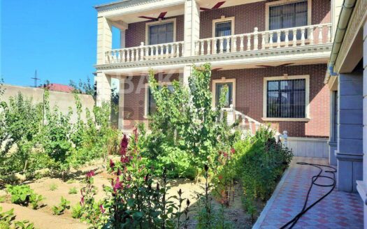 6 Room House / Villa for Sale in Baku