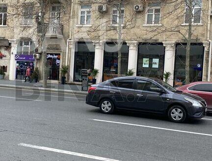 3 Room Old Apartment for Sale in Baku