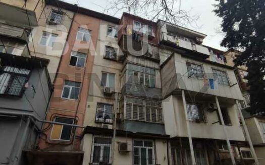 2 Rooms Old Apartment for Sale in Baku