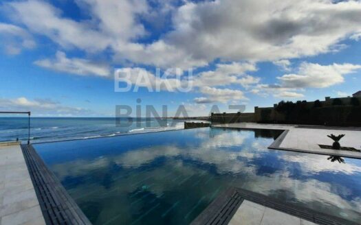 10 Room House / Villa for Sale in Baku