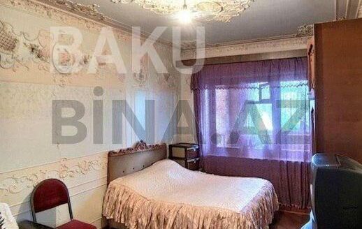 3 Room Old Apartment for Sale in Baku