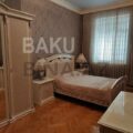 5-Room Old Apartment for Sale in Baku