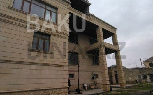 11-Room House / Villa for Sale in Baku