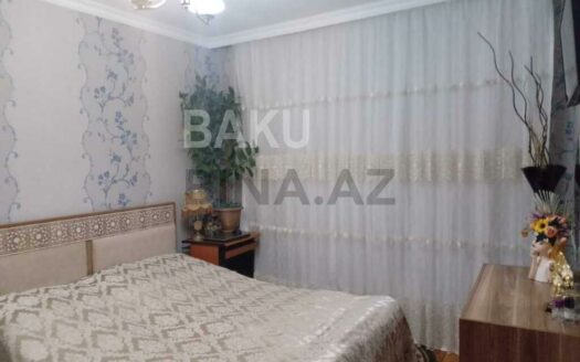 3 Room Old Apartment for Sale in Baku