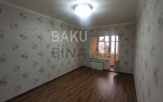 3 Room Old Apartment for Sale in Baku