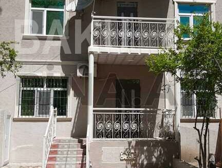 7 Room House / Villa for Sale in Baku