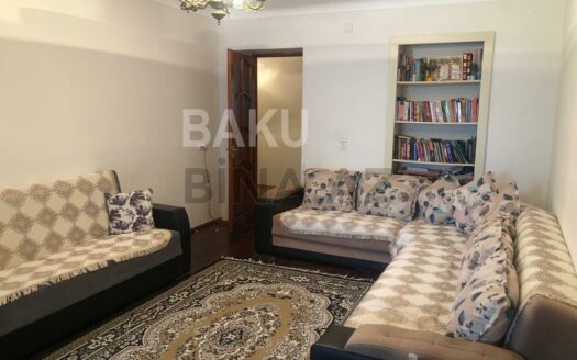 3 Room Old Apartment for Sale in Baku