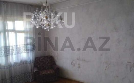 3 Room Old Apartment for Sale in Ganja