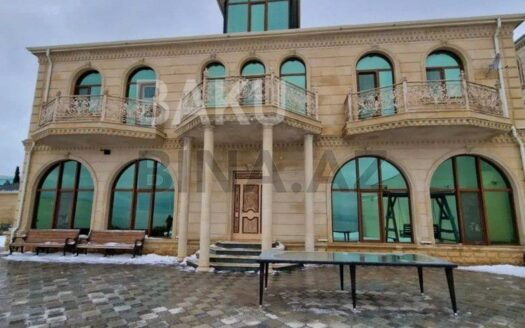 9 Room House / Villa for Sale in Baku