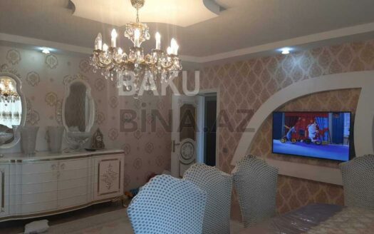 3 Room Old Apartment for Sale in Baku