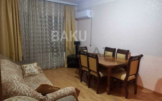 3 Room Old Apartment for Sale in Baku