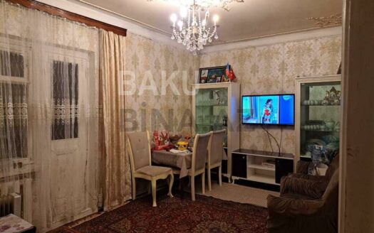 3 Room Old Apartment for Sale in Baku