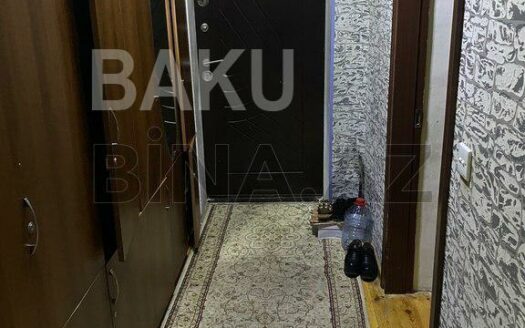 4 Room Old Apartment for Sale in Baku