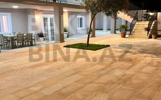 6 Room House / Villa for Sale in Baku