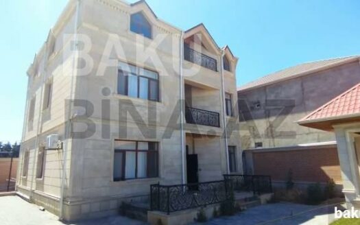 7 Room House / Villa for Sale in Baku