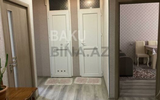 3 Room Old Apartment for Sale in Baku