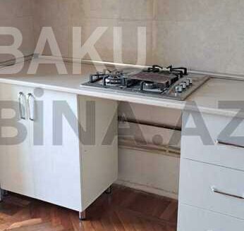 3 Room Old Apartment for Sale in Baku